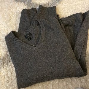 Men's J. Crew Wool Blend Grey V-Neck Sweater, size XL.